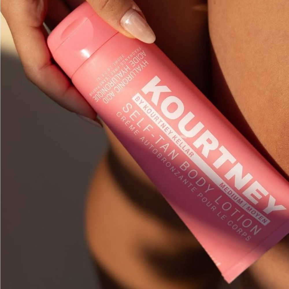 Kourtney Self-Tan Body Lotion With Application Mitt Included
